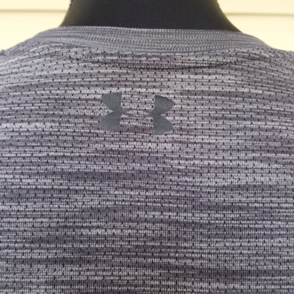 UNDER ARMOUR HEATGEAR Men's Athletic Shirt (L) - Picture 6 of 9